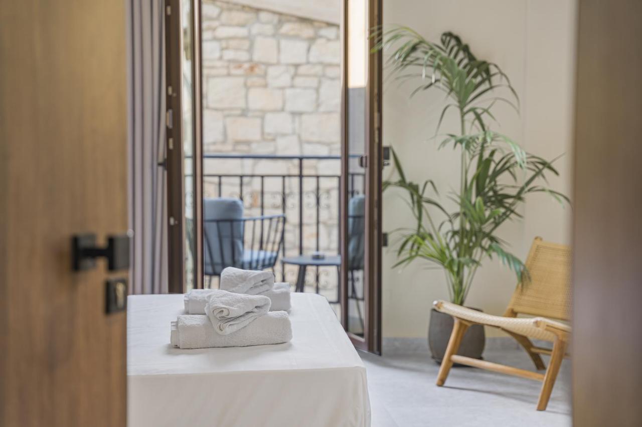 Achatis Suites Херсониссос Экстерьер фото